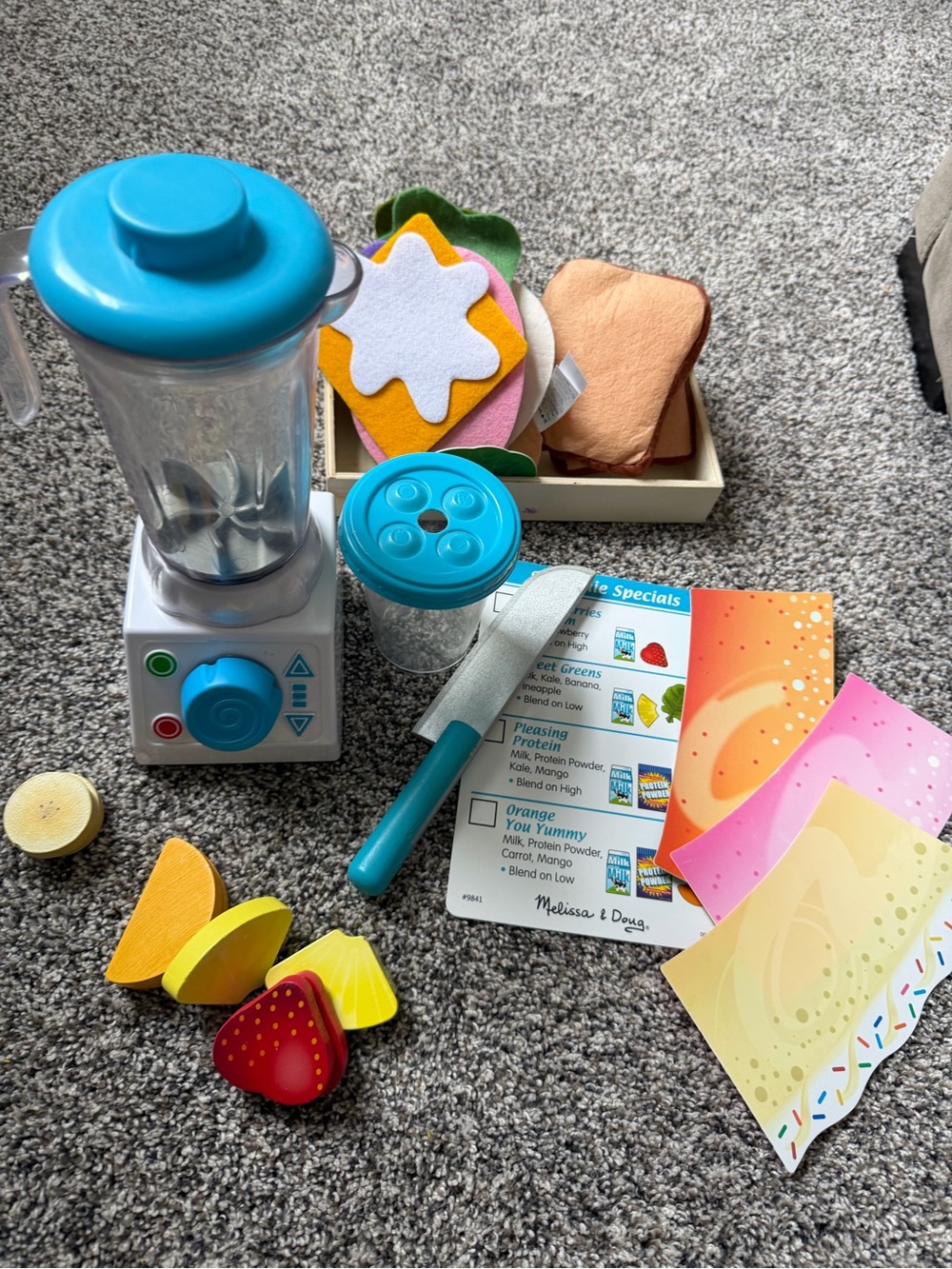 Melissa & Doug wooden and felt smoothie toy with felt food extras